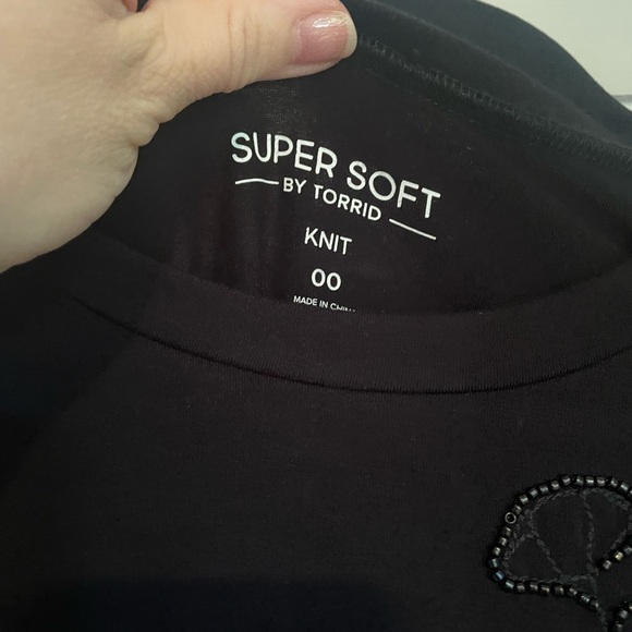 EUC Torrid Black Line Beaded Botanical Super Soft Crew Neck Tee Torrid 00 L/XL - Picture 4 of 6